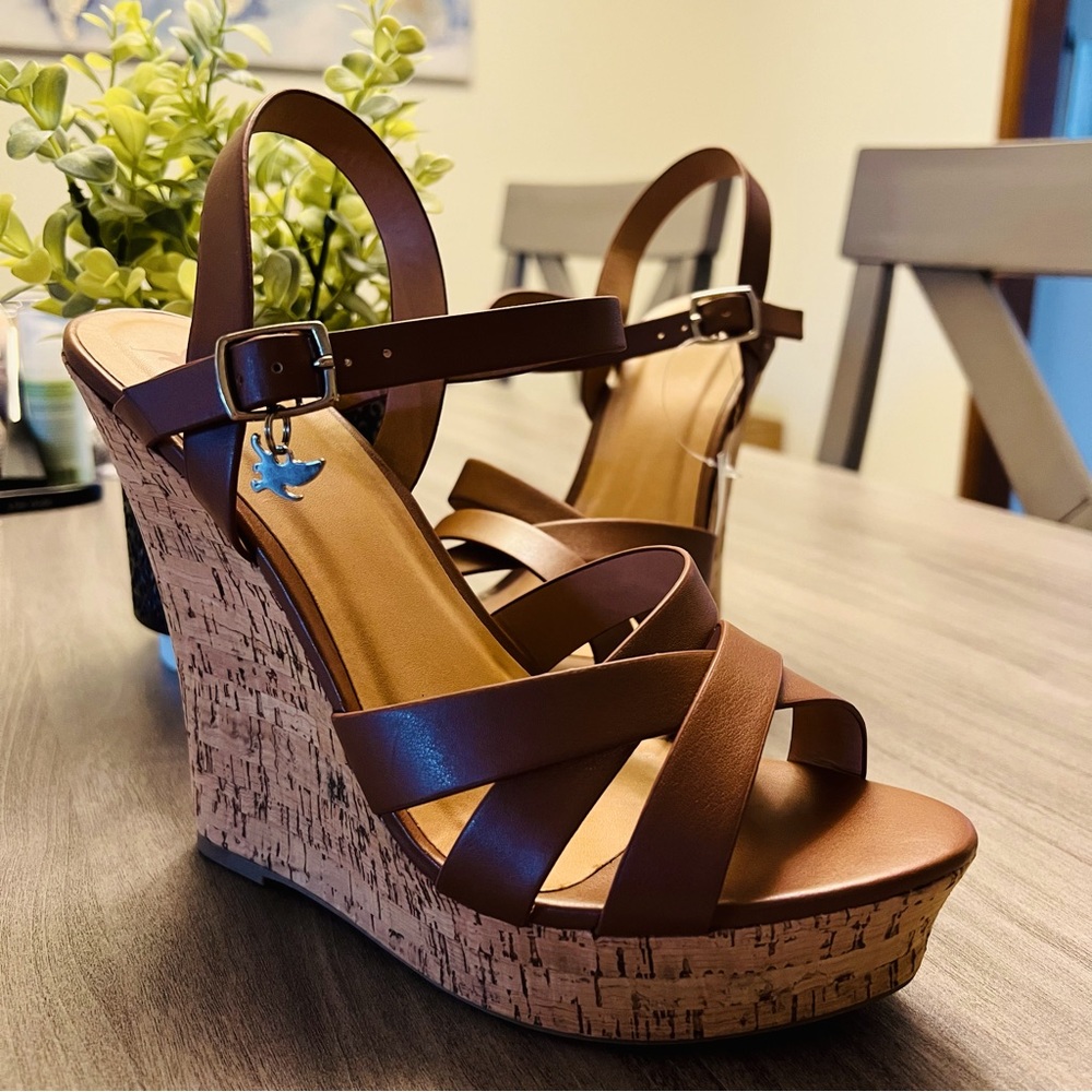 NEW Wedges - Size 9